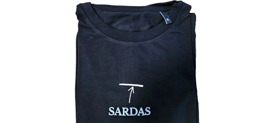 Basic T-Shirt (Logo 3 cm zu tief)